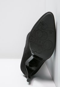 Peter Kaiser Bottes à talons hauts - black
