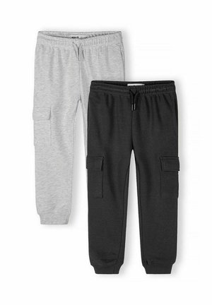 Dwie pary dziecięcych spodni dresowych typu cargo w kolorach jasnoszarym i czarnym, z elastycznymi pasami, sznurkami, kieszeniami bocznymi i cargo oraz ściągaczami przy nogawkach.