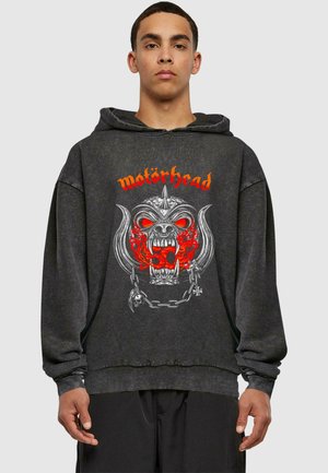 Sort hættetrøje med stort grafisk design af et skelet med røde accenter og metalliske detaljer, logoet siger "motörhead."