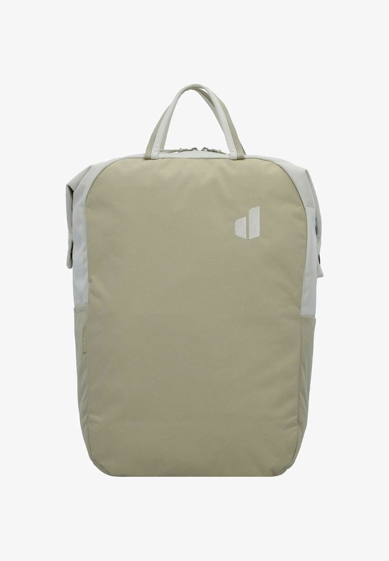 Beige Rucksack mit einer strukturierten Oberfläche, abgerundeten Kanten, hellgrauen Akzenten, einem oberen Griff und einem Logo-Detail auf der Vorderfront.