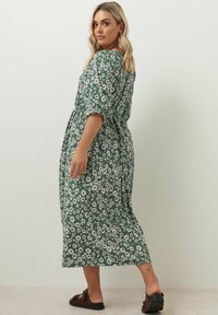 Yours Clothing PRINT V-NECK - Paitamekko - green