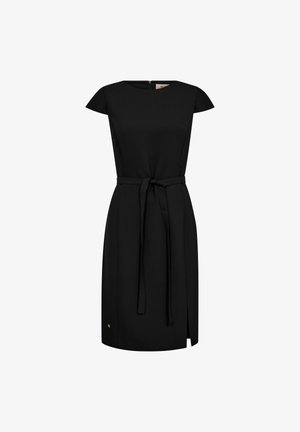 Musta mekko, jossa on hihattomat hihat, vartalonmyötäinen povi ja vyölle solmittava vyö. Mekossa on sivuaukko ja hienovarainen logo-akkentu hemman lähellä.