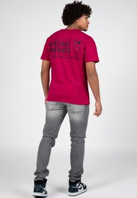 Wrong Friends VICHY - Triko s potiskem - pink
