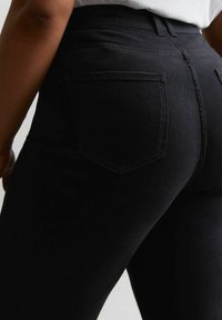 New Look Curves CURVES HIGH WAIST TORI MOM - Jeans slim fit - black