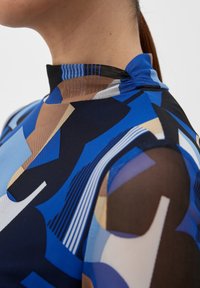 s.Oliver BLACK LABEL MIT ALLOVER-PRINT - Etuikleid - royalblau