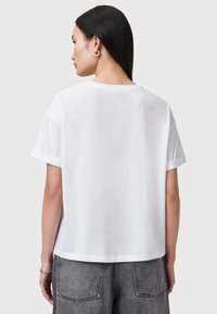 AllSaints METALLO BRIAR  - Printtipaita - white