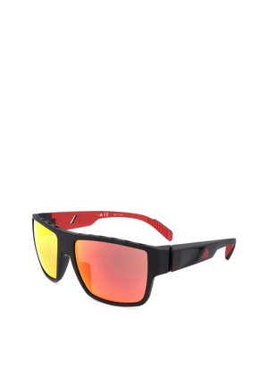 Occhiali da sole sportivi neri con lenti specchiate rosse e aste interne rosse, con il logo Adidas sulle aste.