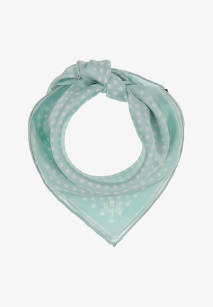 Foulard en soie bleu clair à pois blancs noué en un nœud, disposé en forme triangulaire.