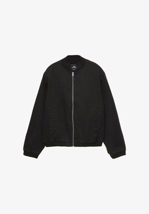 Fekete bomberdzseki elülső cipzárral, bordázott mandzsettákkal és derékrésszel. Texturált oldalsó részletekkel és kerek gallérral rendelkezik.