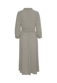 Duga, uzorčasta haljina u crnoj i bijeloj boji. Ima smockani struk, visoki ovratnik i napuhane rukave. Pada ispod koljena.