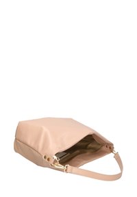 Borsa a tracolla in pelle rosa chiaro con forma rettangolare piatta, accenti in hardware dorato e apertura superiore che mette in mostra un interno foderato in tessuto.