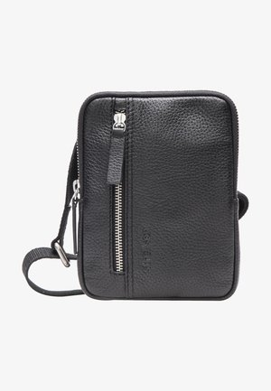 Kleine schwarze Ledertasche mit texturiertem Finish, mit vertikaler Vorderreißverschlusstasche und verstellbarem Stoffriemen.