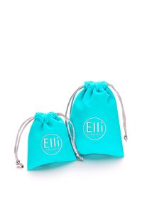 Türkiz színű zsinórsapkás táskák sima anyagból, ezüst díszítésekkel. Egy nagyobb és egy kisebb, mindkettő az "Elli WE ♥ JEWELS" logóval.