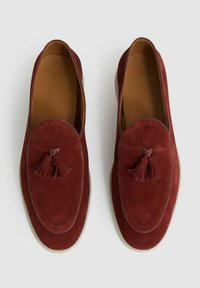 Unausgewählt, maroon red