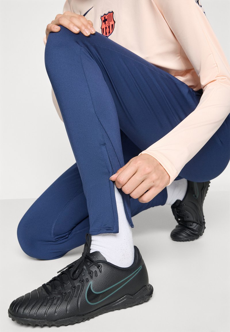 Nike Performance FC BARCELONA STRIKE THIRD PANT - Klubové oblečení - midnight navy/bright mango