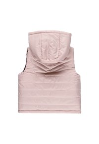 Jasnoróżowa, pikowana kamizelka z kapturem, o poziomym wzorze pikowania i gładkiej fakturze. Brak widocznych zapięć lub akcentów.