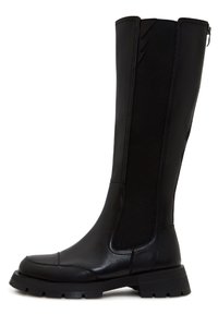 Bota negra hasta la rodilla hecha de cuero y tela, con suela gruesa, paneles laterales elásticos y un sutil diseño de rayo.