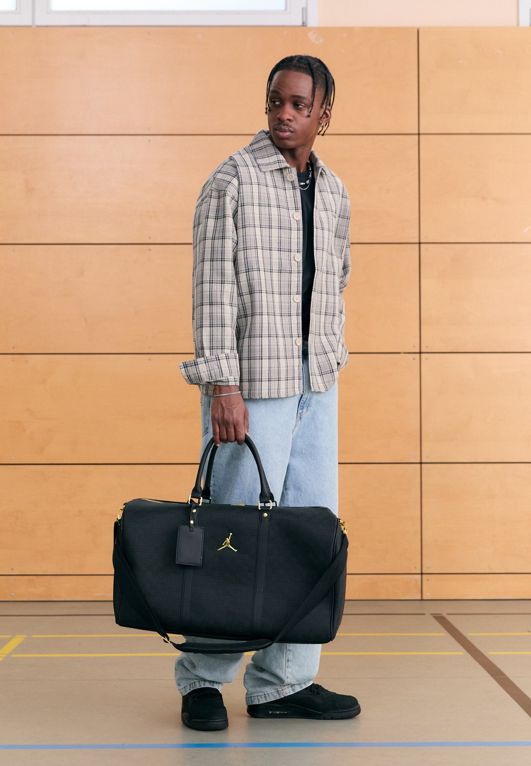 Jordan MONOGRAM DUFFLE BAG UNISEX - Holdall - black/gold-coloured