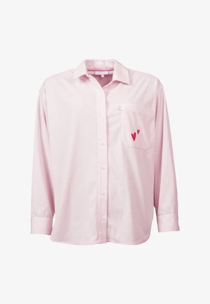 Hele-roosa pikkade varrukatega nööbitav särk, mille vasakul rinnataskul on kaks väikest punast südamekujundit.