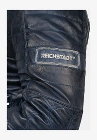 Non sélectionné, navy