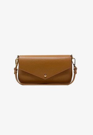 Borsa a tracolla in pelle marrone con texture, chiusura a scatto dorata e tracolla removibile, su sfondo bianco.