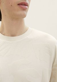 TOM TAILOR DENIM Camiseta estampada - beige leaves jacquard