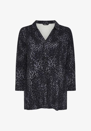 Koszula w panterkę w ciemnym niebieskim i czarnym kolorze, z zapinanym przodem, kołnierzykiem i rękawami o długości trzech czwartych. Miękka tkanina o gładkiej fakturze.