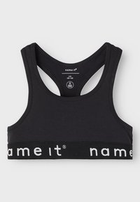 Soutien-gorge de sport noir avec un design dos nageur, fabriqué en coton doux. Il présente une large bande élastique avec le logo "name it" en lettres blanches.