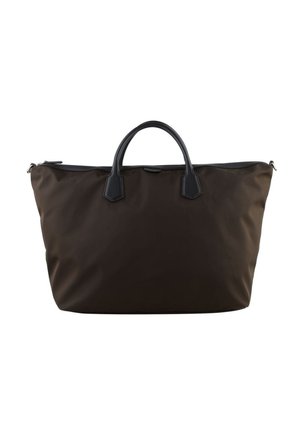 Grand sac de voyage marron avec poignées noires et fermeture éclair, présenté sur un fond blanc uni.