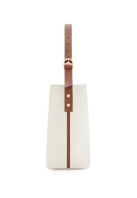 Witte leren tas met een bruine schouderband. Beschikt over een gouden speld, twee decoratieve gouden studs en een verticale bruine streep in het midden.
