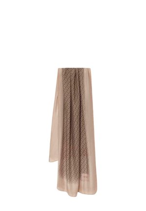 Sciarpa beige con un delicato motivo geometrico in marrone scuro e una piccola etichetta di marca cucita nell'angolo.