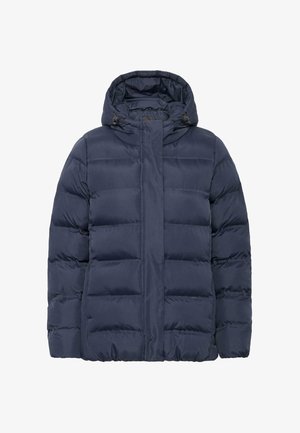 Sötétkék puffdzseki kapucnival, tűzött mintával, elülső cipzáros záródással és zsinóros állítási lehetőséggel a kapucnin.