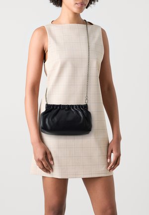 Furla FURLA NUVOLA MINI CROSSBODY POUCH - Pochette - nero