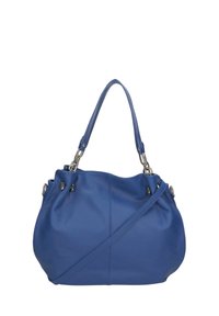 Bolso de hombro de cuero azul con una textura suave, forma curva, dos asas cortas y una correa larga ajustable. Presenta herrajes en tono plateado.
