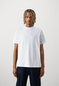 Selected Homme - SLHRELAXCOLMAN O-NECK  - T-paita - bright white Pienoiskuva 1