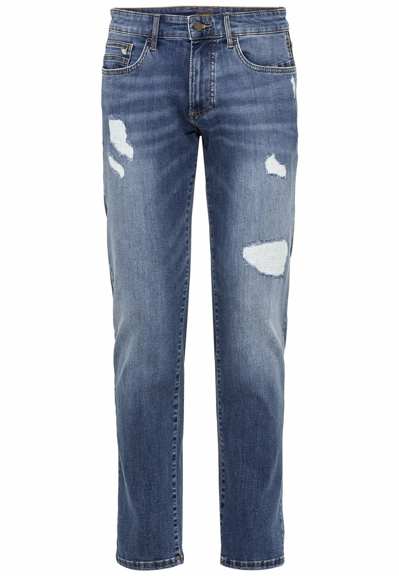 Jean en denim bleu avec des patchs usés sur les cuisses avant et un design classique à cinq poches sur fond blanc.