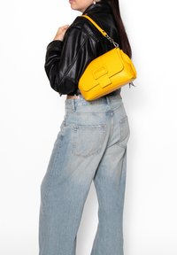 Roberta Rossi SHOULDER - Borsa a mano - yellow