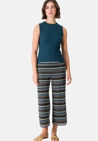 zero MIT RUNDHALSAUSSCHNITT - Felső - reflecting pond