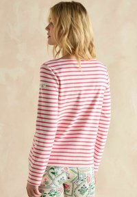 Paski koszula z długim rękawem w białym i różowym kolorze z bawełny, z okrągłym dekoltem; ma małe logo na lewym rękawie.