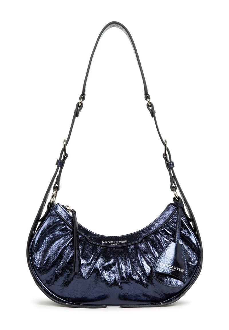 Borsa a tracolla in ecopelle blu navy con texture arricciata, manici e una piccola pochette staccabile. Presenta una finitura lucida e liscia.