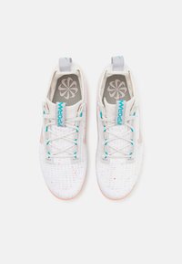 Nike Sportswear AIR VAPORMAX 2021 FK UNISEX - Športni copati - white/arctic orange/platinum violet/phantom