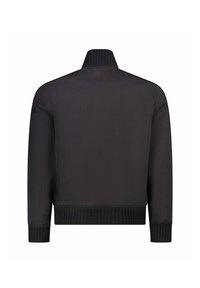 Zwarte jas met een hoge kraag en ribbelmanchetten. Glad textuur met een strak ontwerp, dat de minimalistische stijl benadrukt.