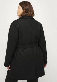 Ellos Plus collection Korte frakker - schwarz