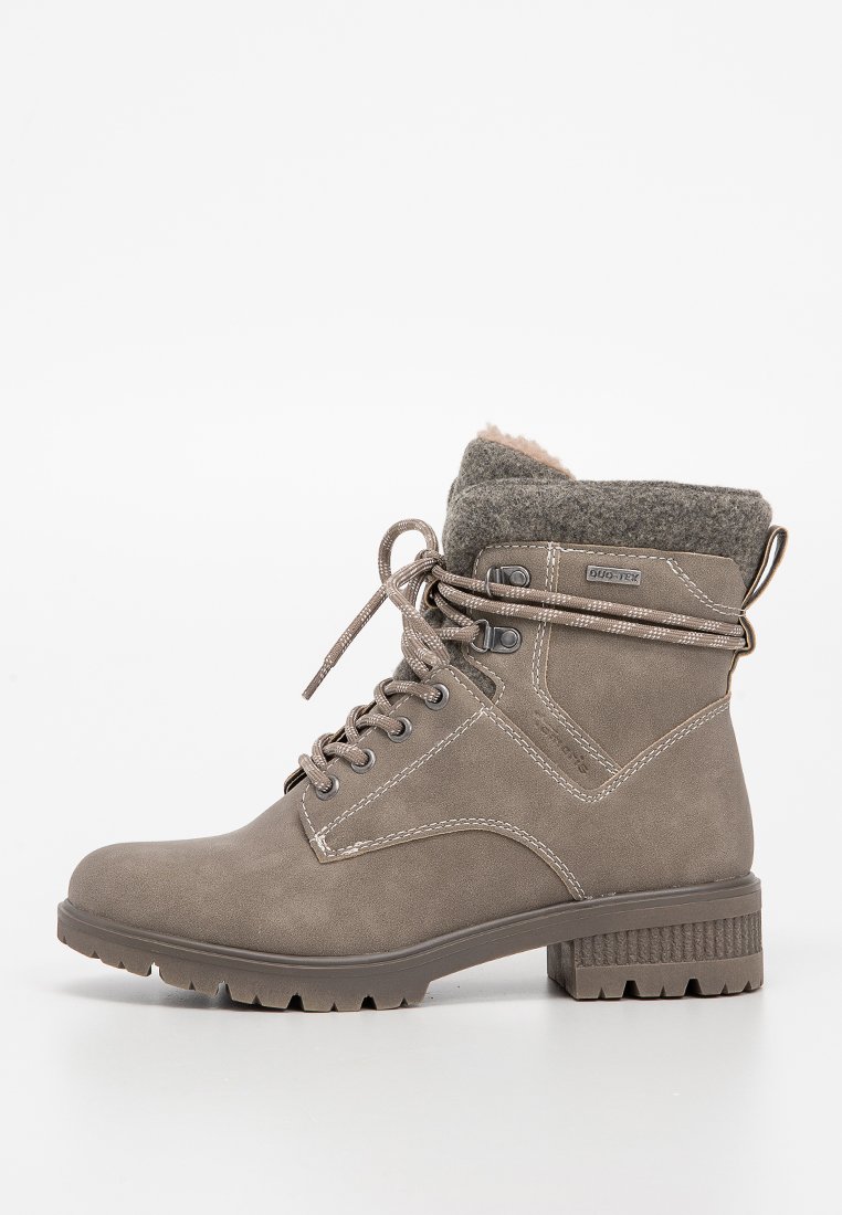 Graue, Wildleder-Ankle-Boots mit einem strukturierten, wollenen Bund. Sie verfügen über eine runde Zehenpartie, eine Schnürung vorne und einen niedrigen Blockabsatz mit gemusterter Sohle.