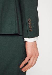 Isaac Dewhirst NOTCH SUIT - Κοστούμι - green