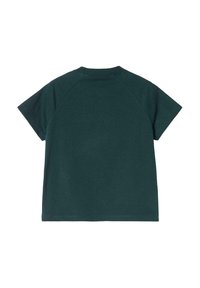 Camiseta de manga corta de color verde oscuro con costuras raglán, vista desde la parte posterior sobre un fondo blanco.