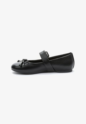 Czarne skórzane buty płaskie z zaokrąglonym noskiem, dekoracyjną kokardką oraz regulowanym paskiem na podbiciu. Gładka tekstura, minimalistyczny design.