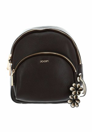 Sac à dos en cuir noir avec fermetures éclair dorées, poche avant et deux tirettes en forme de fleur beige et noire, marqué "JOOP!" en lettres dorées.
