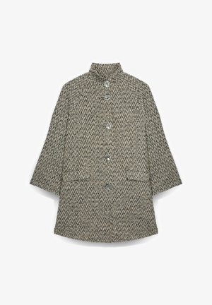 Tweedmantel mit hohem Kragen, mit Fischgrätmuster in Grau und Beige, fünf Knöpfen und zwei Vorderentaschen.