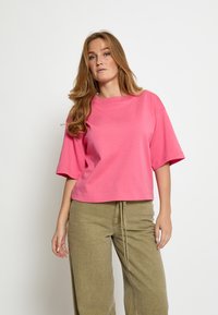 Neizbrano, pink lemonade